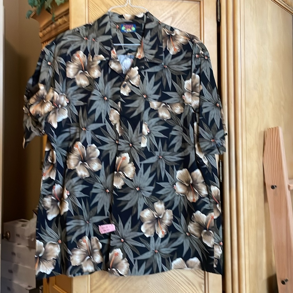 Hawaii blues men’s Floral Black and Gray Men's Shirt size xl